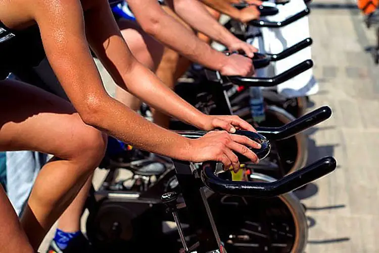 9 cambios que produce el Spinning en tu cuerpo